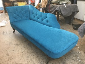 Deep buttoned chaise