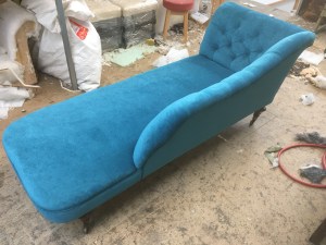 Deep buttoned chaise