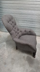 Slipper chair