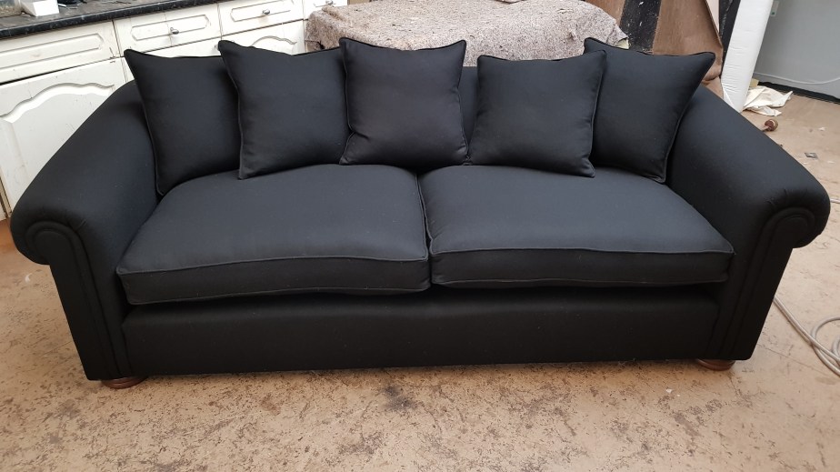 Black wool Duresta Maximus