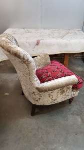 Buttoned armchair